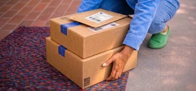 courier parcel box doorstep delivery