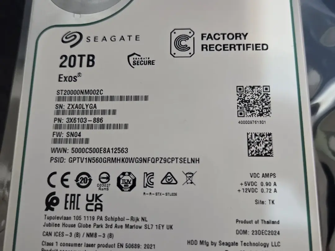 하드디스크 제조 공정의 정밀한 헤드 기술 시각화